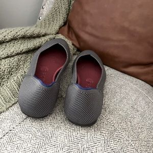 Super comfortable Rothys ballet flats in a gorgeous gray color